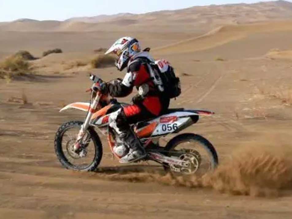 第十一屆環(huán)艾丁湖[國際]摩托車越野拉力賽閉幕“王者K6”勇奪冠軍！